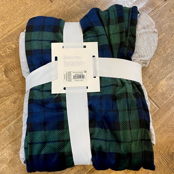 Stars Above Women’s 2 Piece Henley Top Plaid Fleece Pants Pajama Set Green NWT - Picture 4 of 4